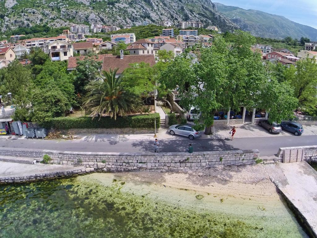 Apartments Beachfront Kotor Exterior foto