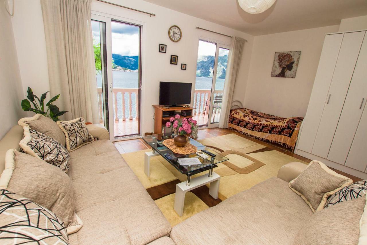 Apartments Beachfront Kotor Exterior foto