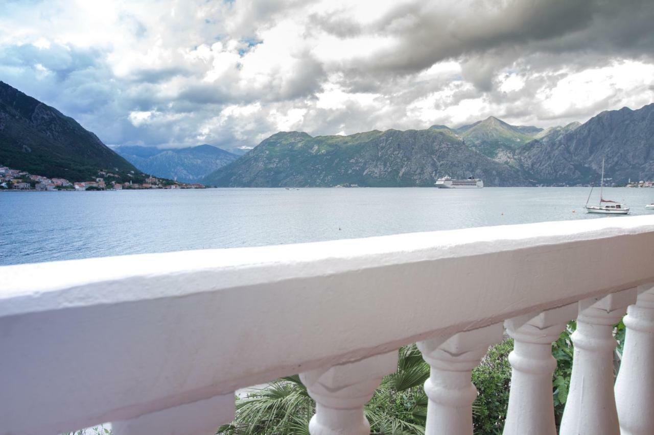 Apartments Beachfront Kotor Exterior foto